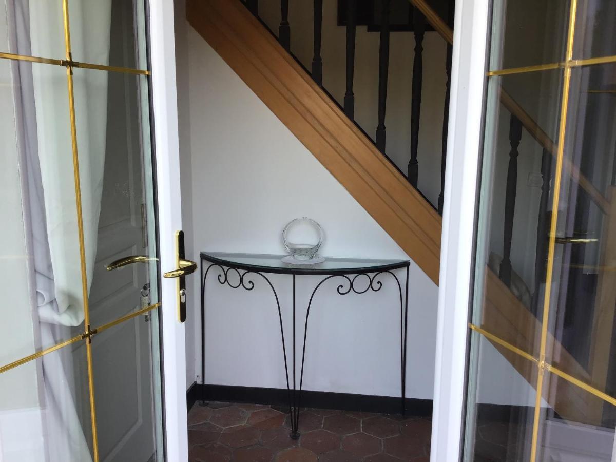 La Meuniere Villa Jouy  Luaran gambar